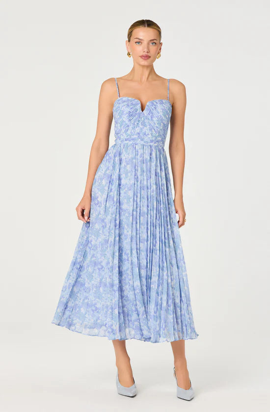 astr the label blue dress | Bayley Floral Pleated Maxi in Floral Red Ball Gown Dress Size:56L Fresh print gets a global-hip_fit-Bias