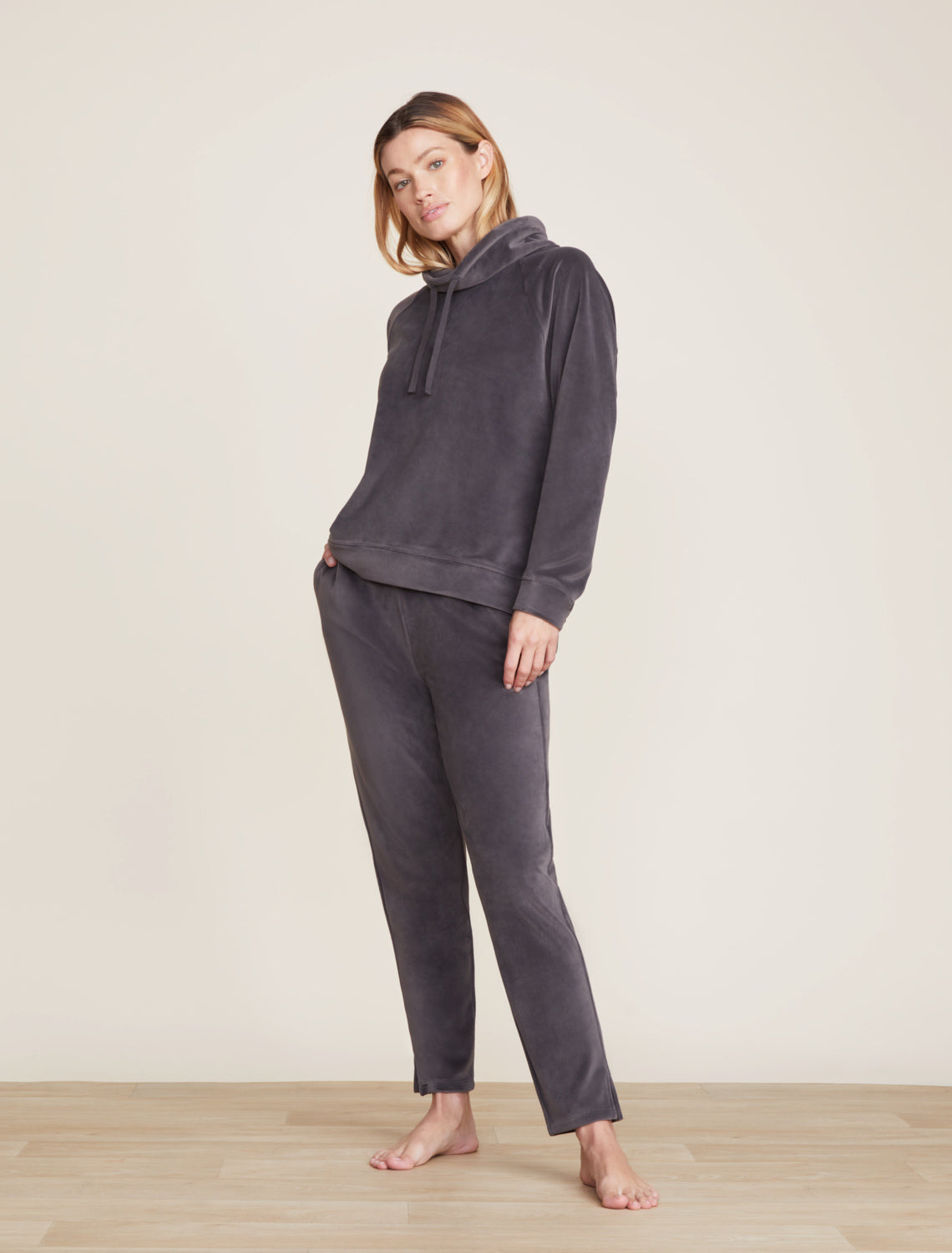 BAREFOOT DREAMS LuxeChic Pullover Set in Carbon