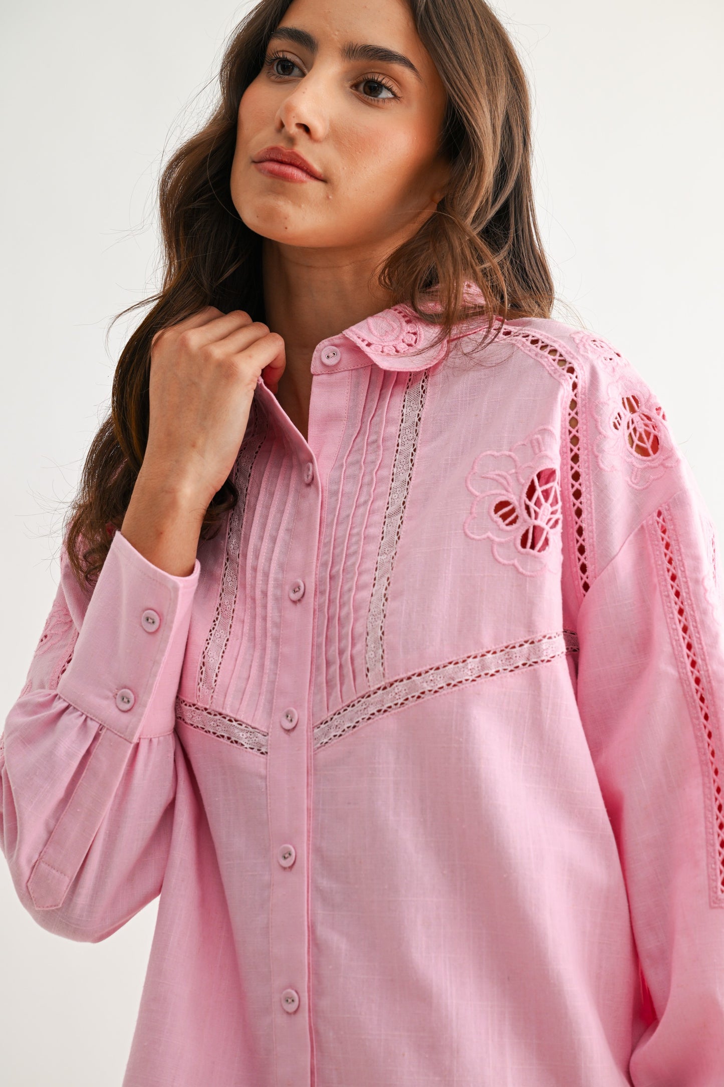 Lillian Embroidered Linen Set in Pink