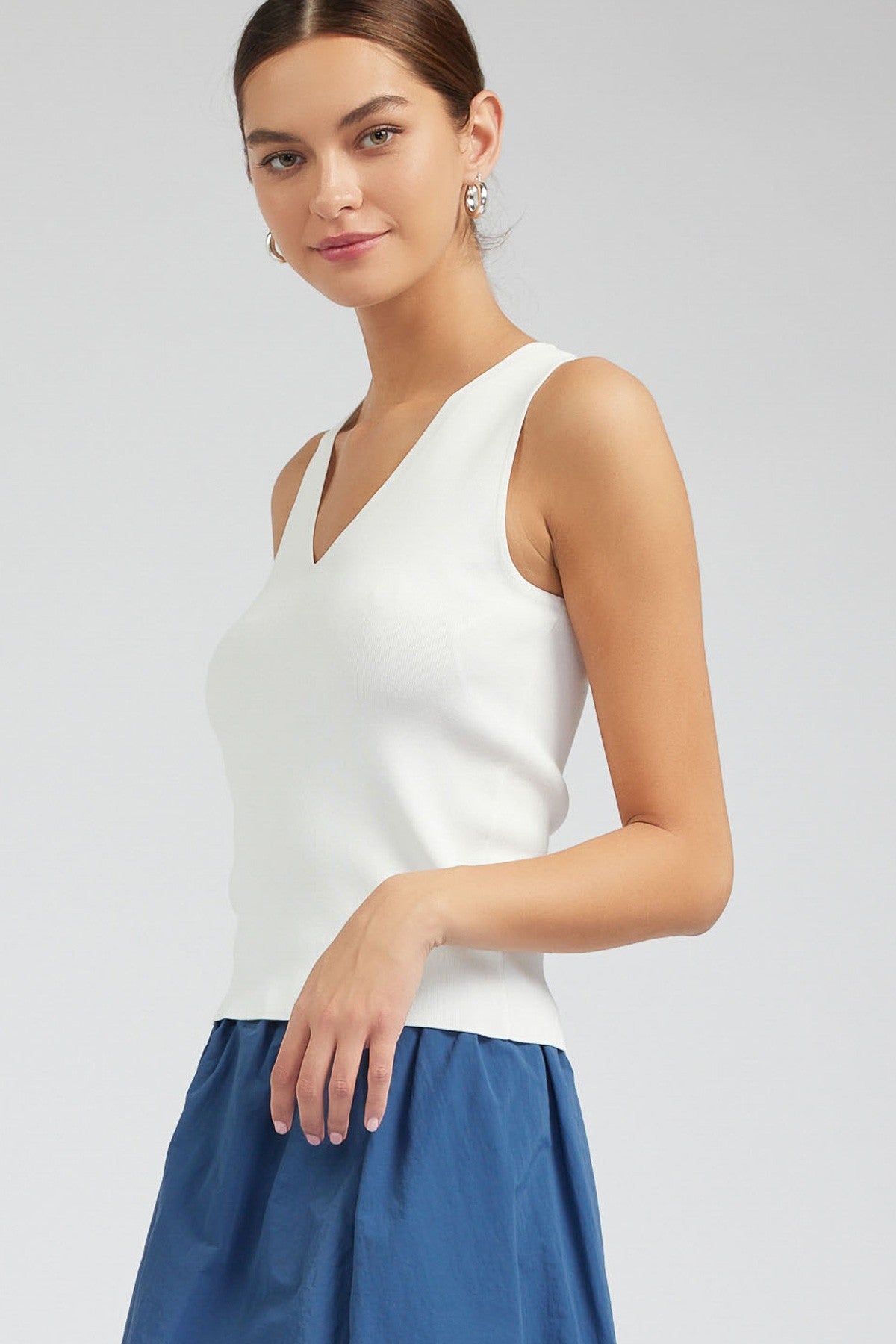 Cora Sleeveless V-neck Sweater Top